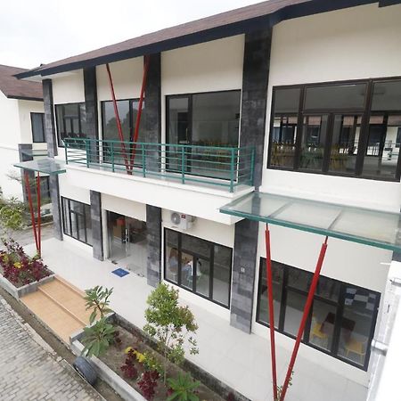 Reddoorz Plus Near Kualanamu Airport Otel Medan Dış mekan fotoğraf