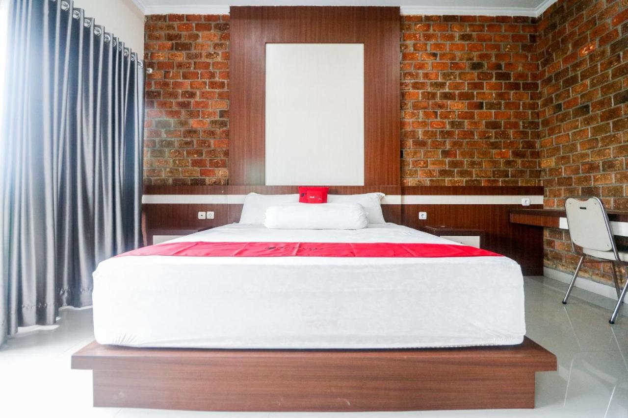 Reddoorz Plus Near Kualanamu Airport Otel Medan Dış mekan fotoğraf