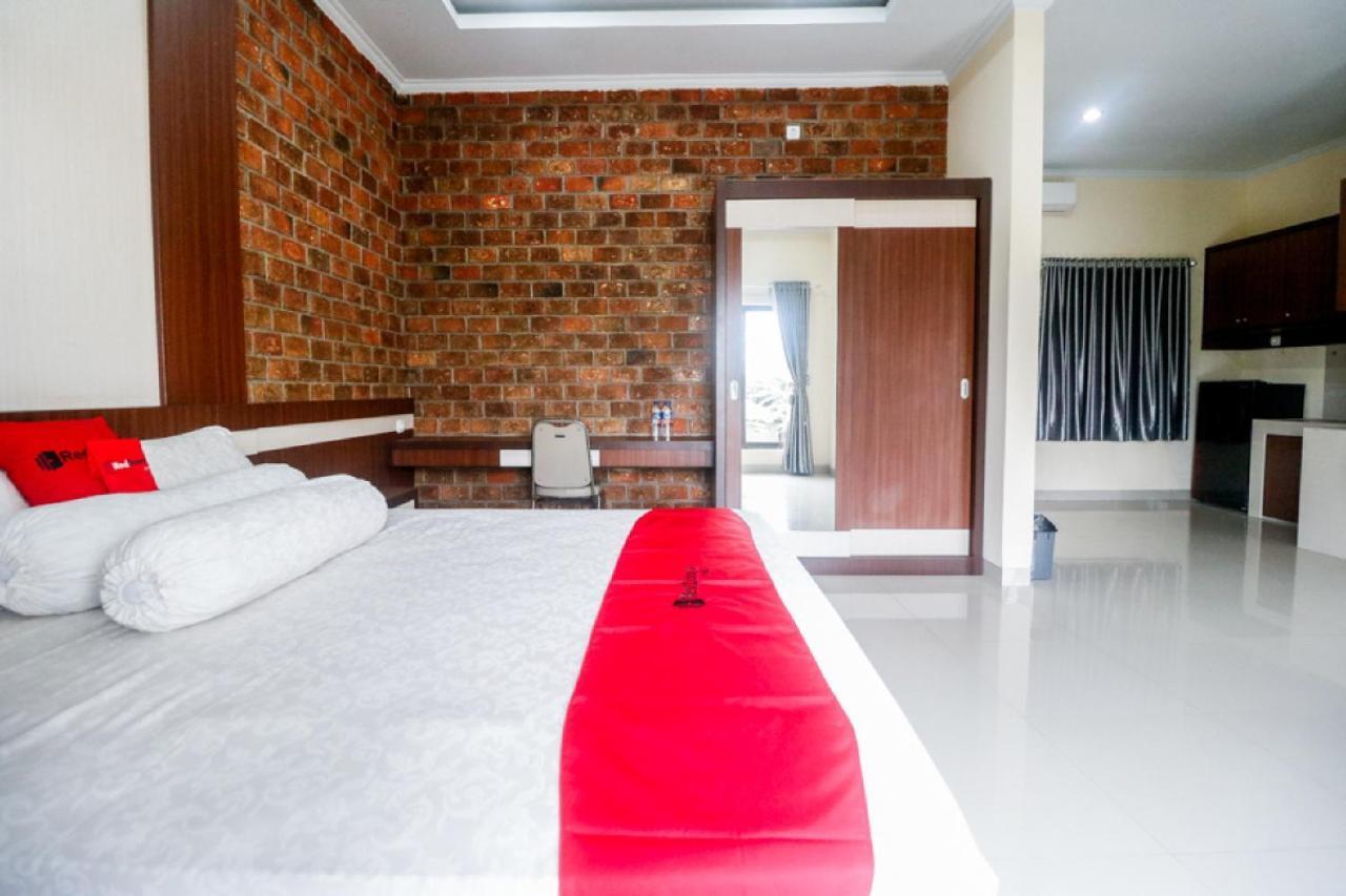 Reddoorz Plus Near Kualanamu Airport Otel Medan Dış mekan fotoğraf