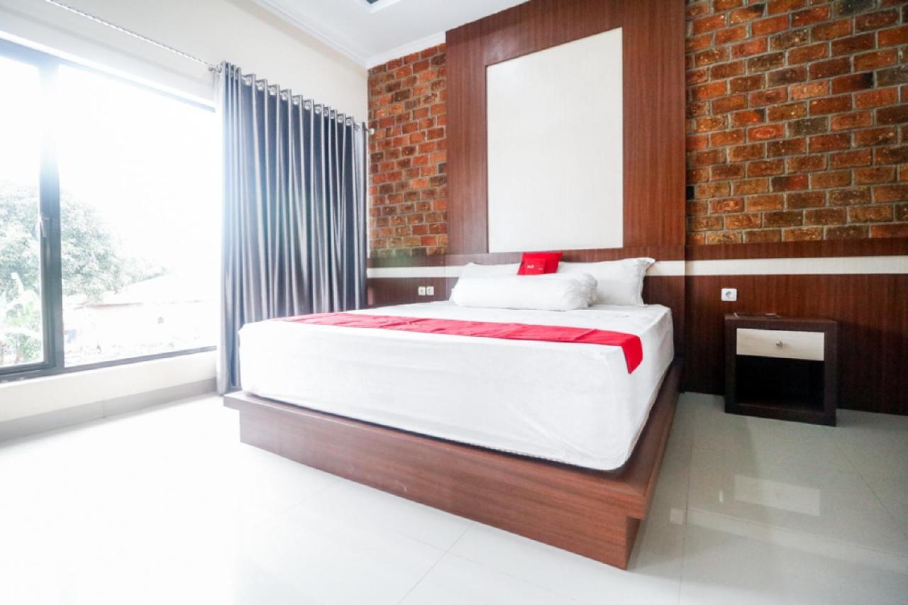 Reddoorz Plus Near Kualanamu Airport Otel Medan Dış mekan fotoğraf