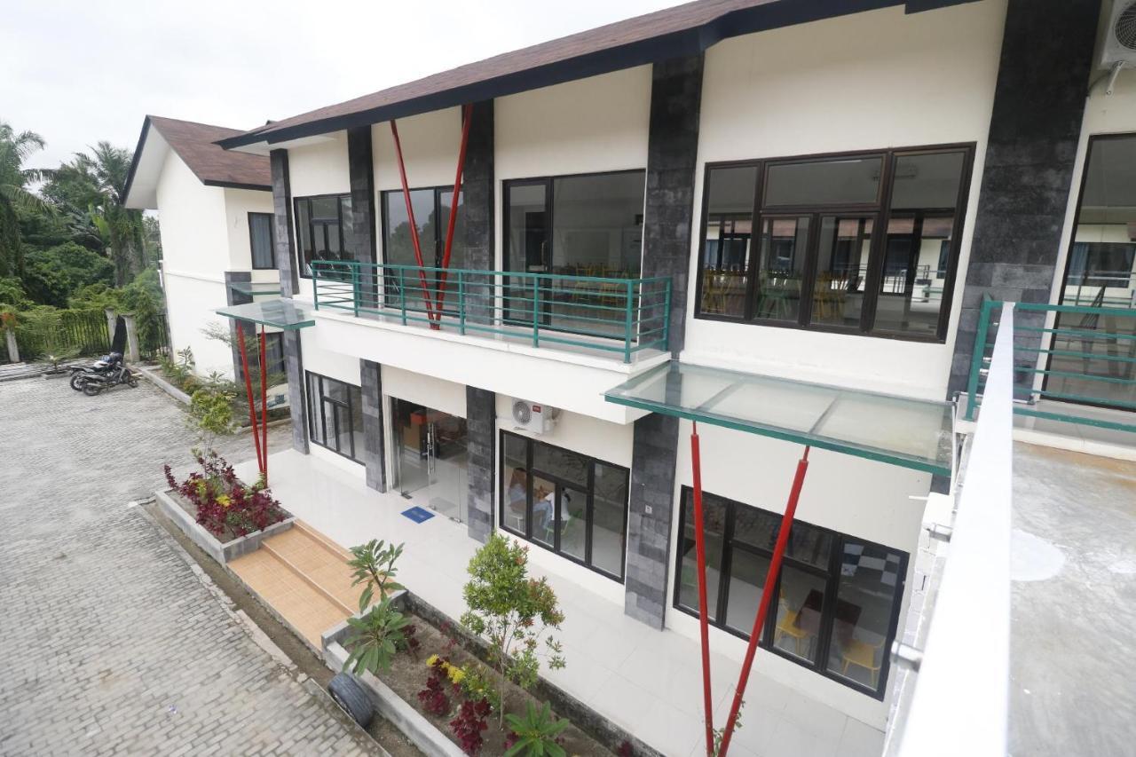 Reddoorz Plus Near Kualanamu Airport Otel Medan Dış mekan fotoğraf